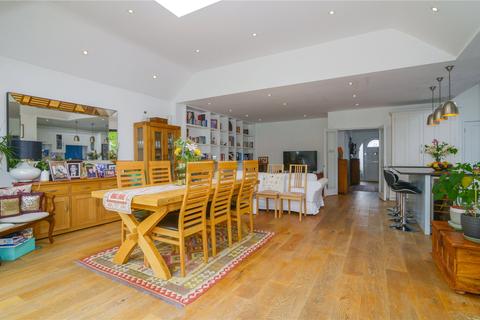 12 Erncroft Way, Twickenham, TW1 1DA