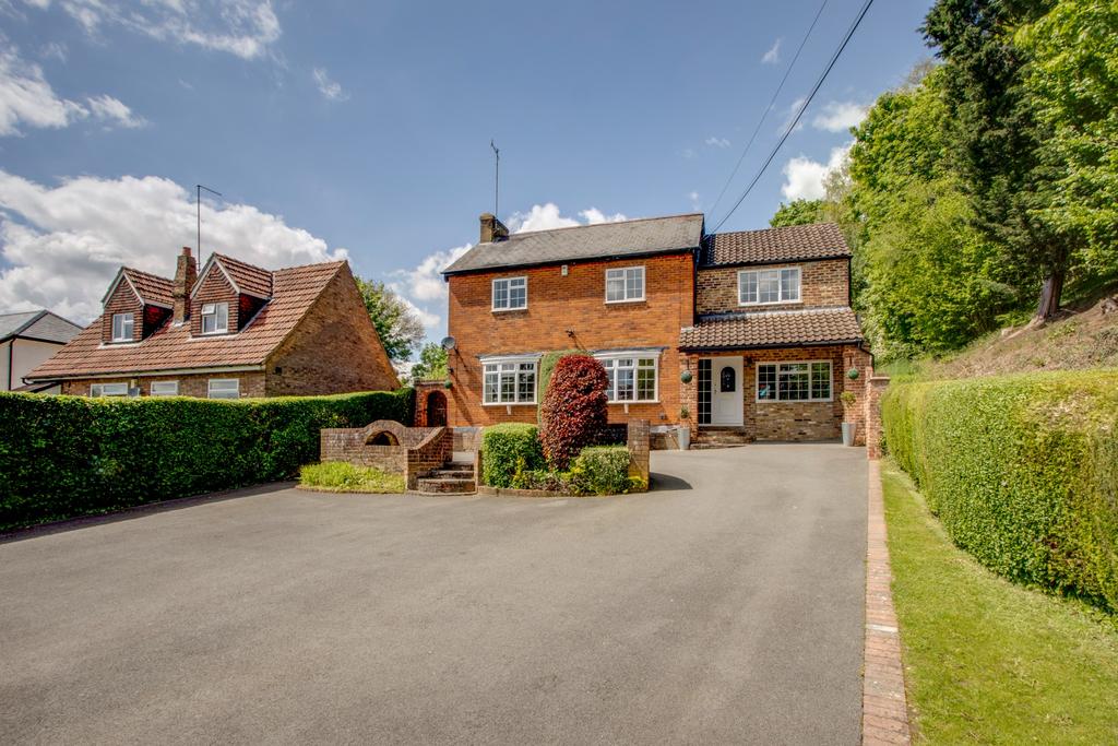 Rayners Avenue, Loudwater 4 bed detached house £775,000