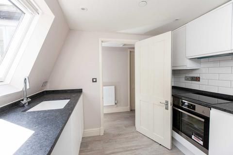 2 bedroom apartment to rent, Milsom Street, Bath