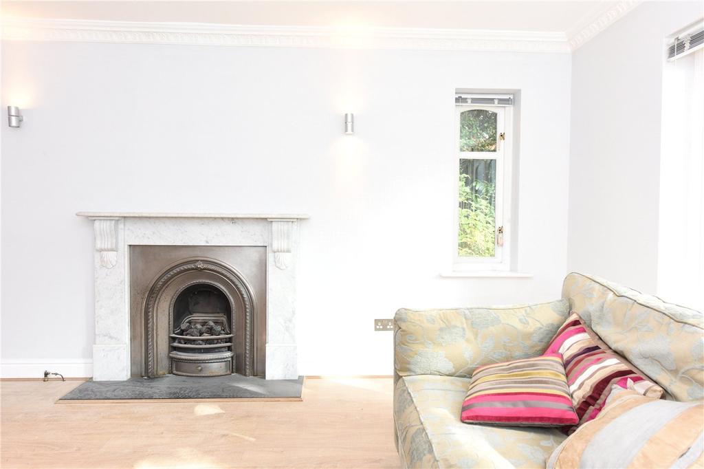 Hanger Hill, Weybridge, KT13 5 bed detached house to rent £4,995 pcm