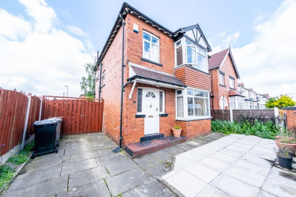 Grovehall Avenue, Beeston, Leeds, ., LS11 7EX 3 bed detached house £