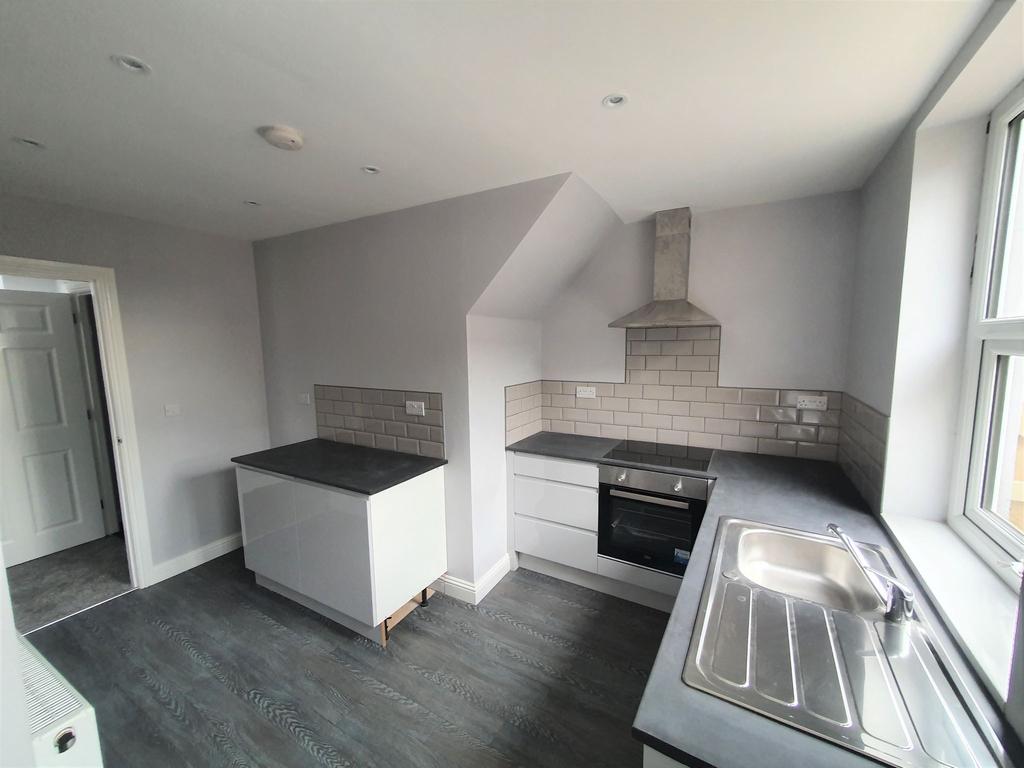 Wesley Crescent, Shildon, DL4 2 bed end of terrace house £69,000