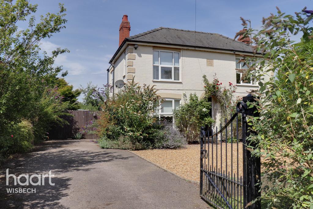 Lowgate, Fleet, Spalding 4 bed detached house £315,000