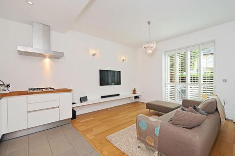 Flat 2, 19 Rayners Road, London, SW15 2AZ