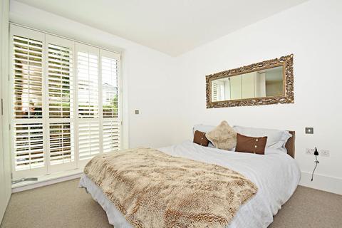 Flat 2, 19 Rayners Road, London, SW15 2AZ