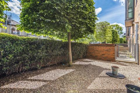 Flat 2, 19 Rayners Road, London, SW15 2AZ