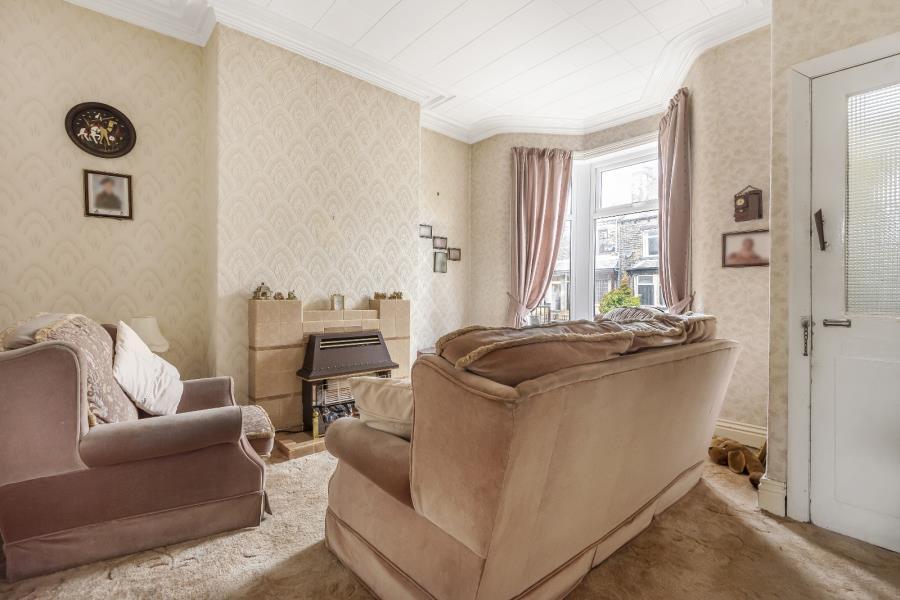 LISTER AVENUE, BRADFORD, BD4 7QP 3 bed terraced house £85,000