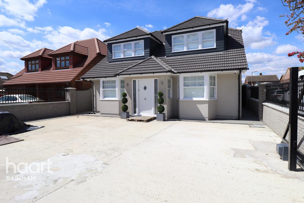 Lake Avenue, Rainham 5 bed detached house £850,000
