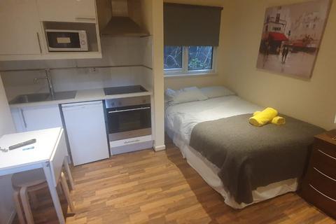 Studio to rent, Chichele Road, London NW2