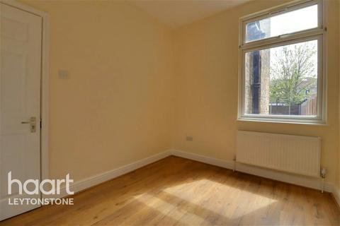 4 bedroom terraced house to rent, Matlock Road, E10