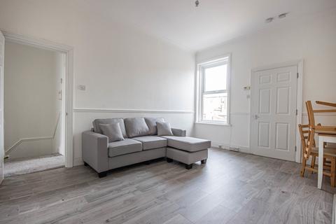 3 bedroom flat to rent, Tosson Terrace, Newcastle upon Tyne, Tyne and Wear, NE6