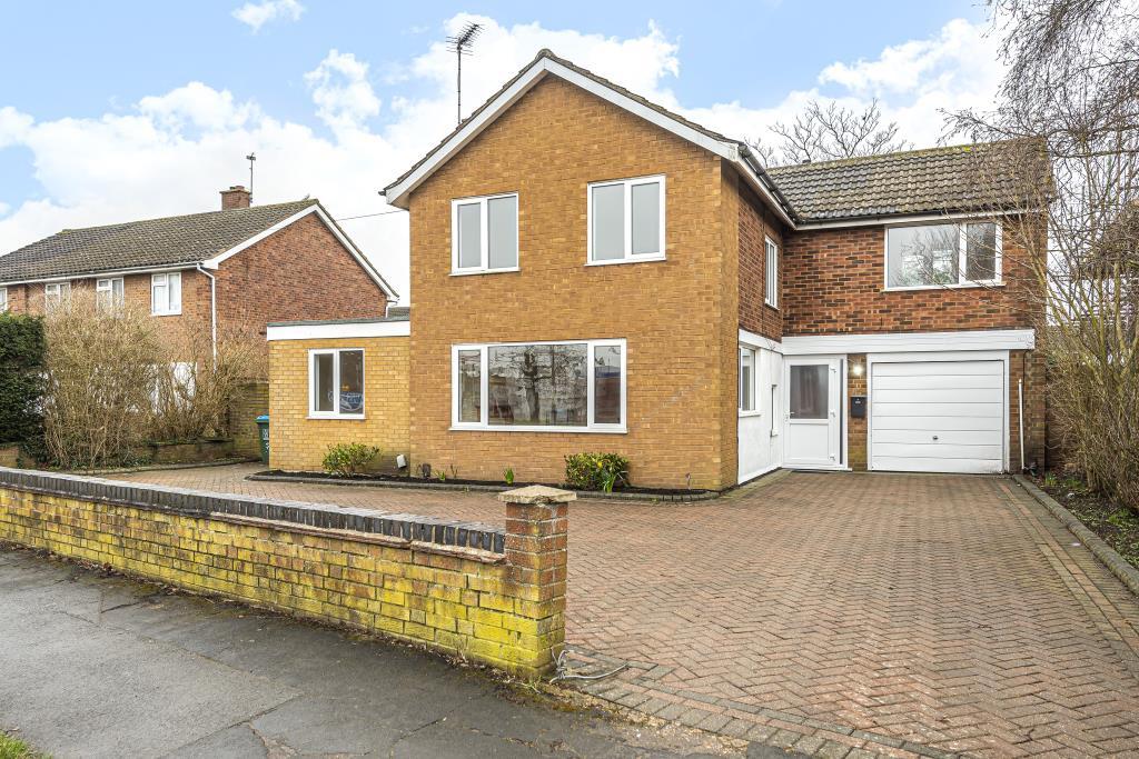 Cambourne Avenue, Aylesbury, HP21 4 bed detached house £1,700 pcm (£