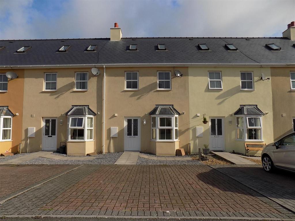 Victoria Court, Neyland 3 bed terraced house £625 pcm (£144 pw)