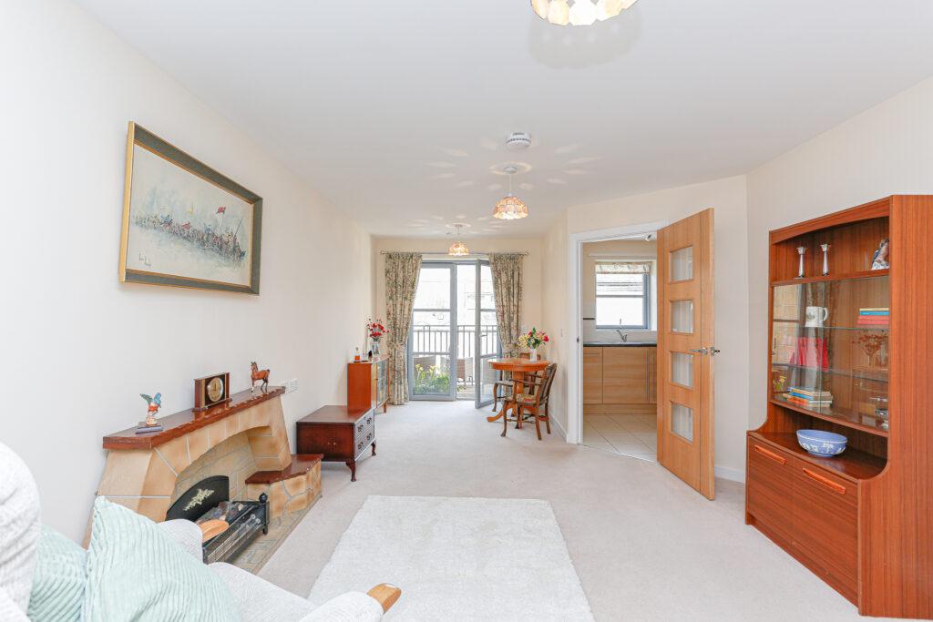 Templars Court, Linlithgow, EH49 2 bed flat £237,000