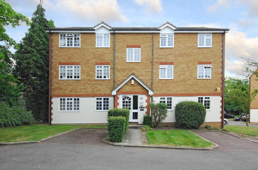 Hanson Close Beckenham BR3 2 bed flat £1,300 pcm (£300 pw)