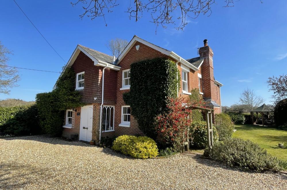 Crow, Ringwood, BH24 3EY 4 bed detached house £1,000,000