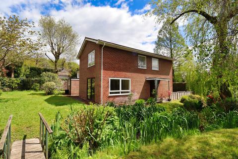 1 Dolphin Close, Haslemere, GU27 1PU