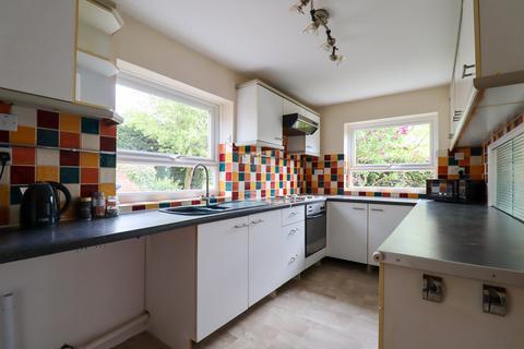 1 Dolphin Close, Haslemere, GU27 1PU