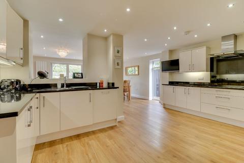 53 Bramcote Drive, Solihull, B91 2HT