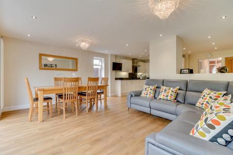 53 Bramcote Drive, Solihull, B91 2HT