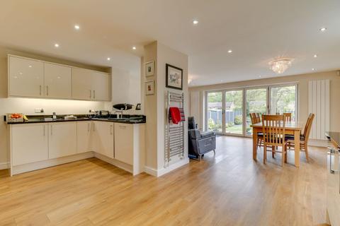 53 Bramcote Drive, Solihull, B91 2HT
