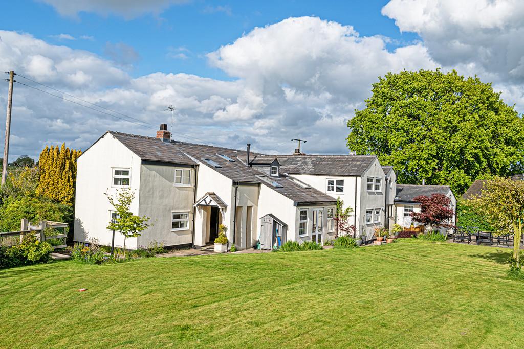 Bentleys Farm Lane, Higher Whitley, Warrington, Cheshire 4 bed cottage