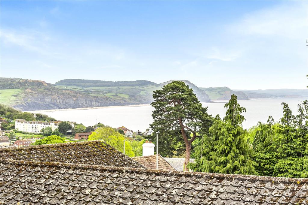 Clappentail Park, Lyme Regis, DT7 3 bed bungalow £550,000