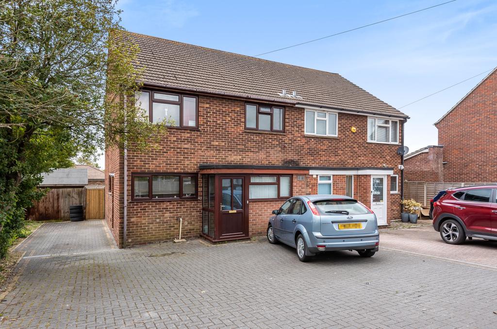 Hunts Pond Road, Park Gate, Southampton, SO31 3 bed semidetached house