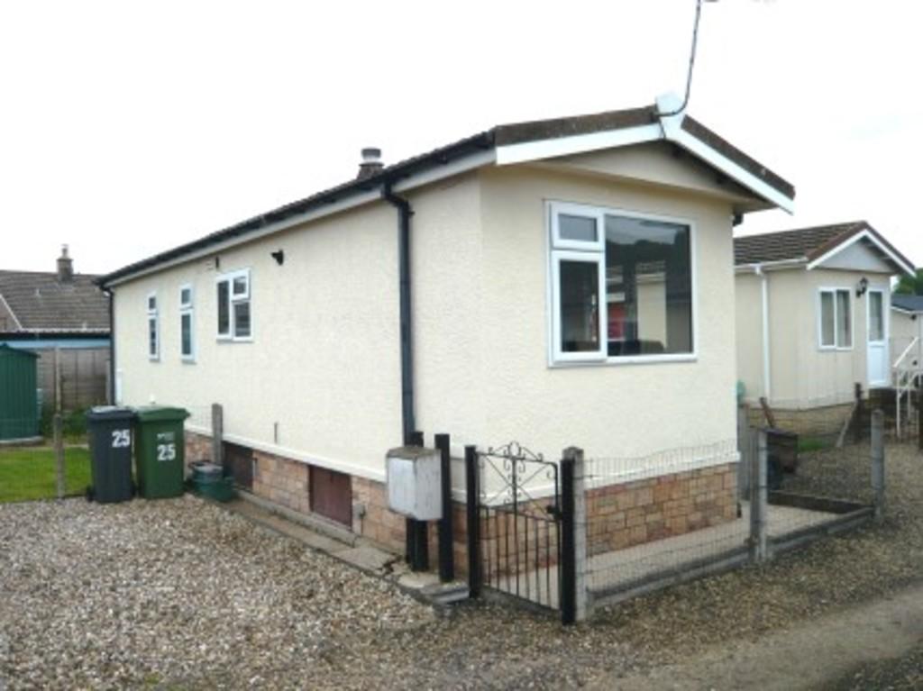 Woodfield Road, Dursley 2 bed park home £79,950