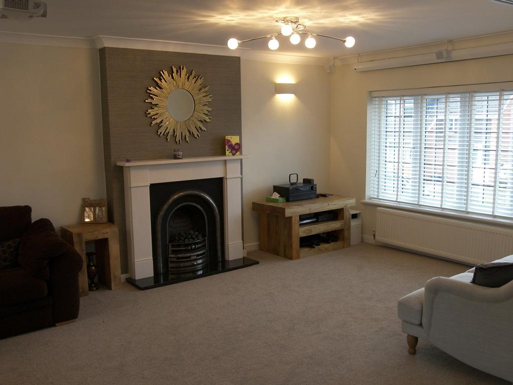 Cotton Road, Potters Bar, EN6 4 bed detached house £2,650 pcm (£612 pw)