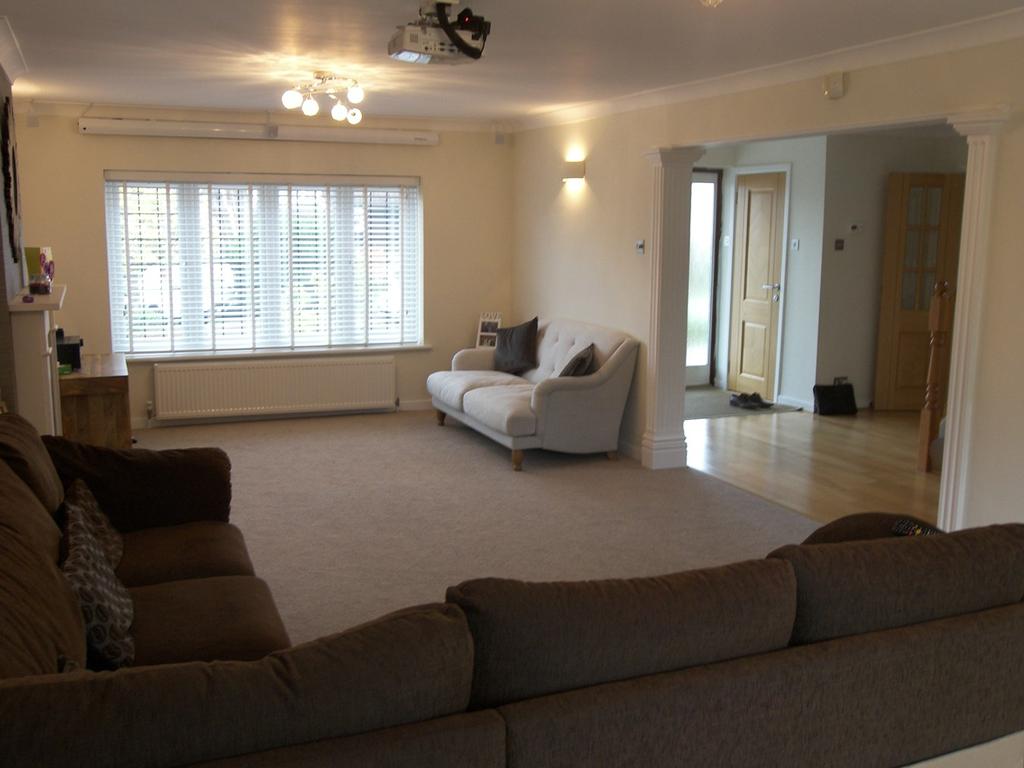 Cotton Road, Potters Bar, EN6 4 bed detached house £2,650 pcm (£612 pw)