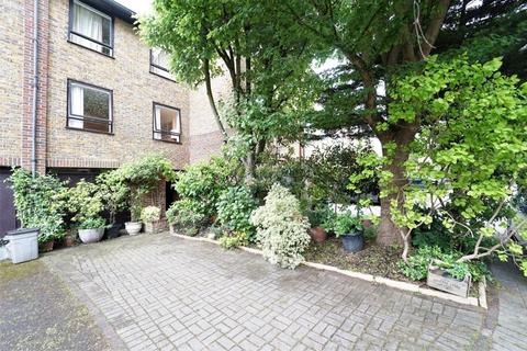 34 Abinger Mews, London, W9 3SP