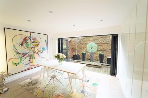 34 Abinger Mews, London, W9 3SP