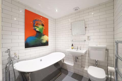 34 Abinger Mews, London, W9 3SP