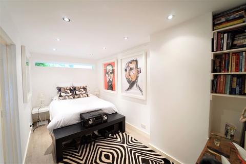 34 Abinger Mews, London, W9 3SP