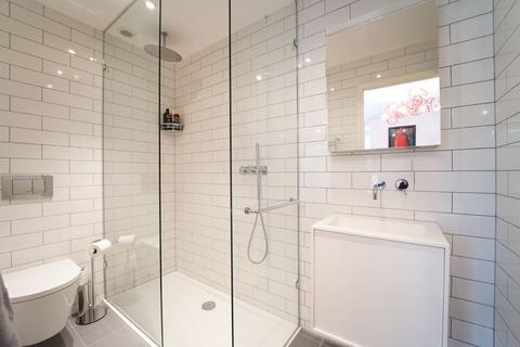 34 Abinger Mews, London, W9 3SP