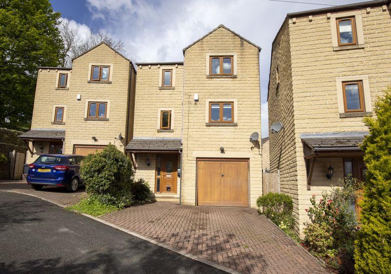 3 Marys Way, Lower Bentley, Sowerby Bridge, HX6 1DT 4 bed detached house £295,000