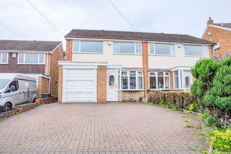 Maxholm Road, Streetly, Sutton Coldfield, B74 3SX 3 bed semidetached