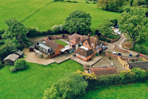 Henwick House Jennett Tree Lane, Callow End, Worcester, WR2 4UB