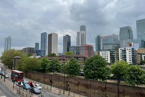 2 bedroom flat to rent, Lumina Building, 29 Prestons Road, London, E14 9SU