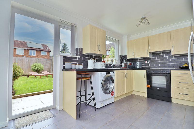 Harkness Drive, Waterlooville 2 bed semidetached house £270,000