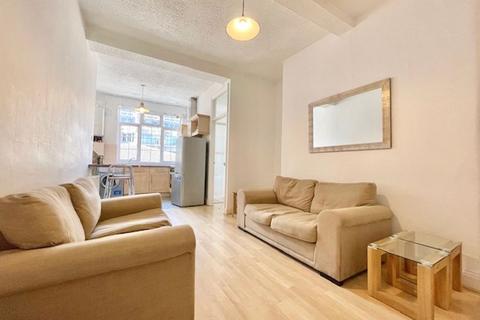 2 bedroom apartment to rent, Cartwright Street, Tower Hill, E1