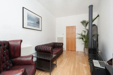 2 bedroom apartment to rent - Thrawl Street, E1