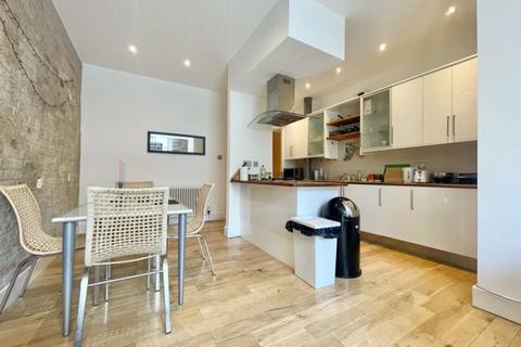 2 bedroom apartment to rent, Thrawl Street, E1