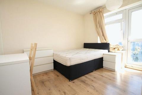 2 bedroom apartment to rent, St Saviours Estate, SE1