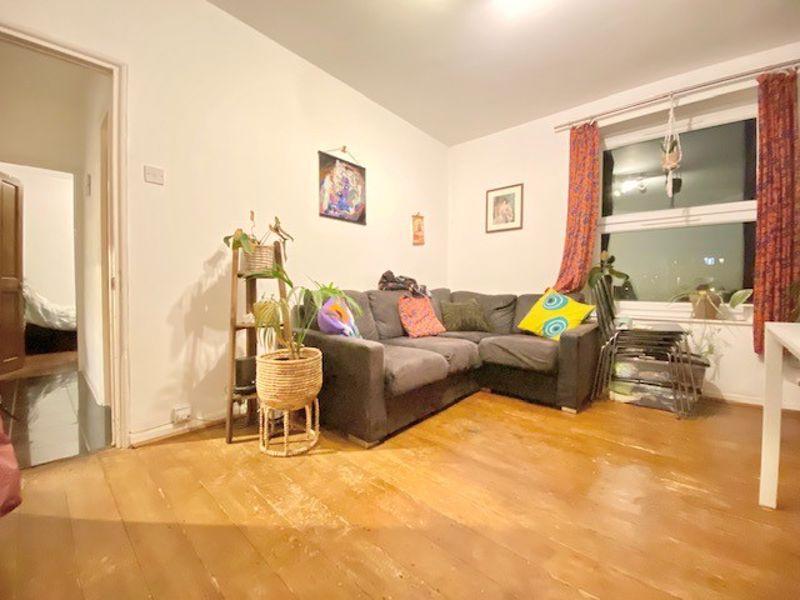 Warburton Street, E8 2 bed apartment £1,842 pcm (£425 pw)