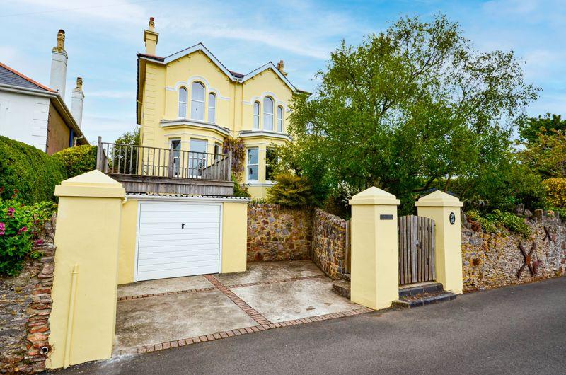 SOUTH FURZEHAM ROAD, BRIXHAM 4 bed detached house £795,000