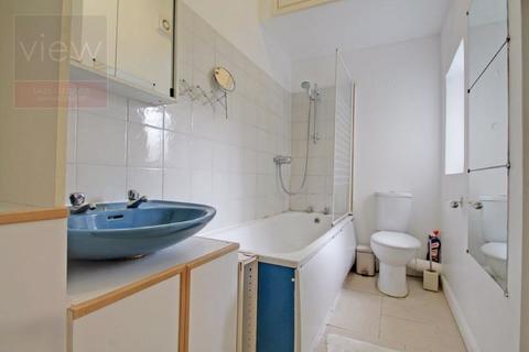 1 bedroom apartment to rent, Fentiman Road, SW8