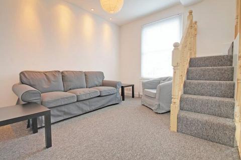 4 bedroom apartment to rent, Princess Street, SE1