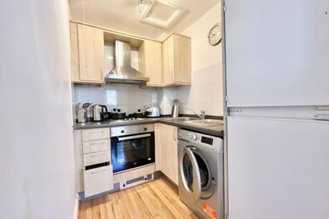 2 bedroom apartment to rent, Adelina Grove, E1